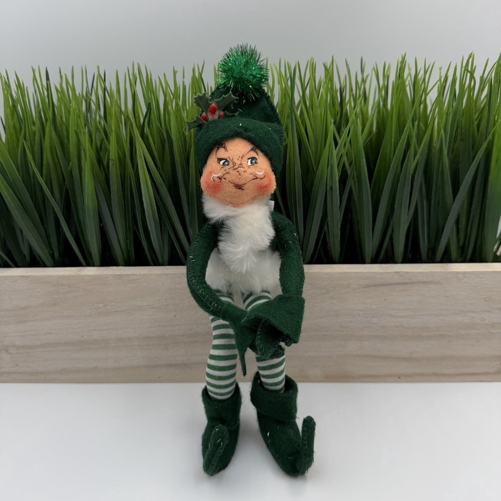 ANNALEE ‎ Doll Posable Green & White Christmas Elf 2004 Decor